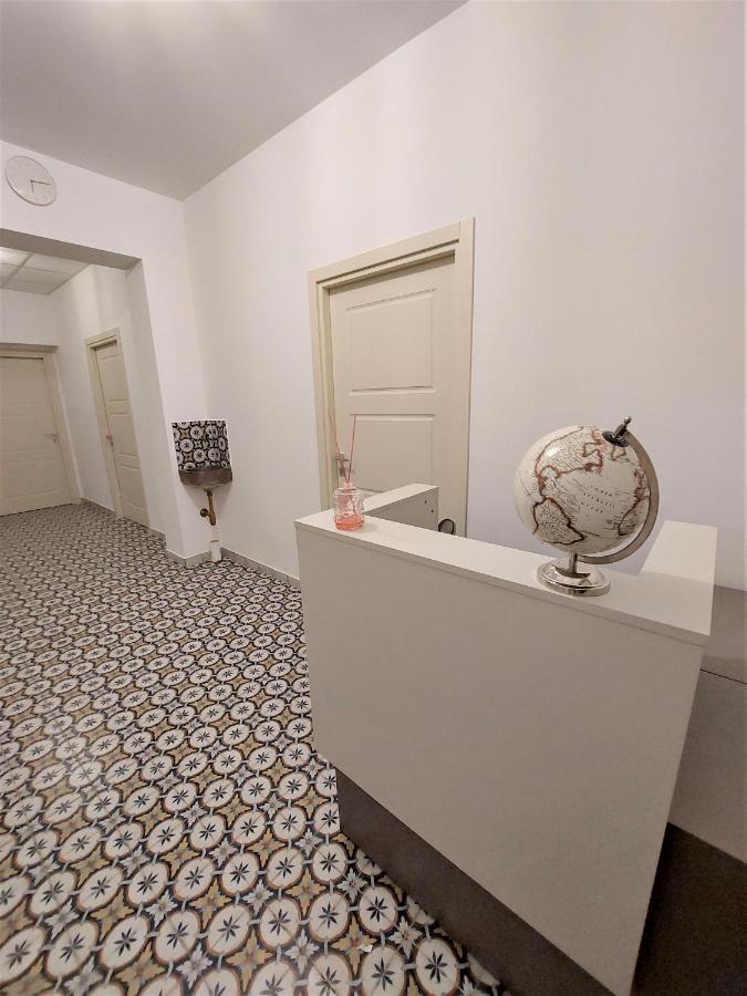 Leone Apartments Палермо Экстерьер фото